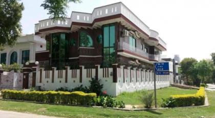 Executive Galaxy Guest House - image 1
