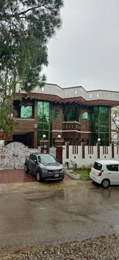 Executive Galaxy Guest House - image 10