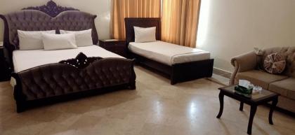 Executive Galaxy Guest House - image 3