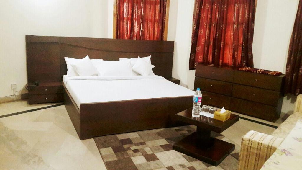 royal cottage guest house - image 2