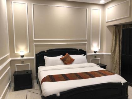 The Riviera - image 13