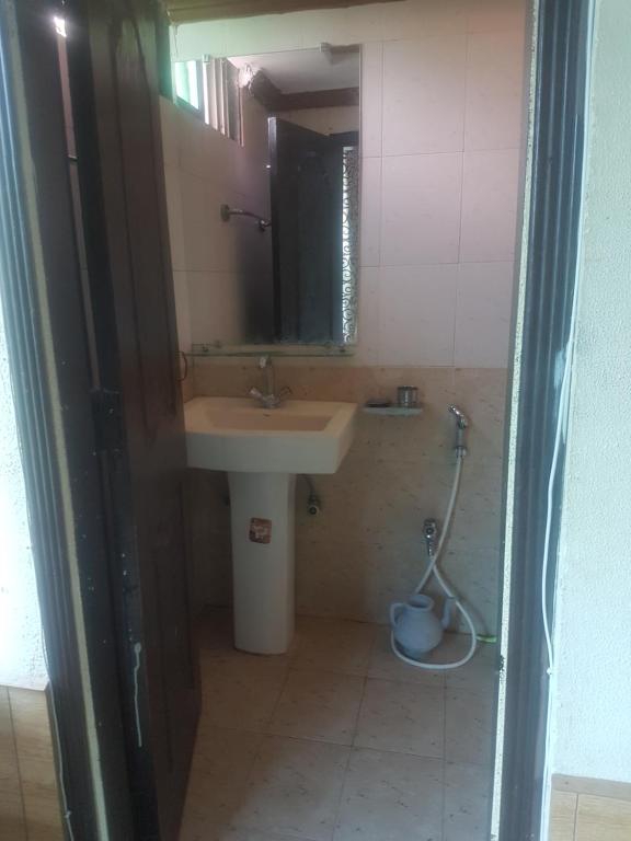 New Islamabad Hotel - image 2