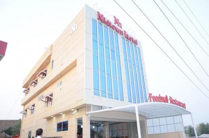 MidTown Hotel - image 1