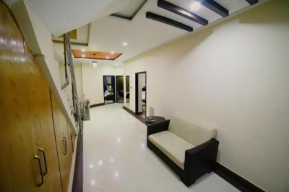 MidTown Hotel - image 2
