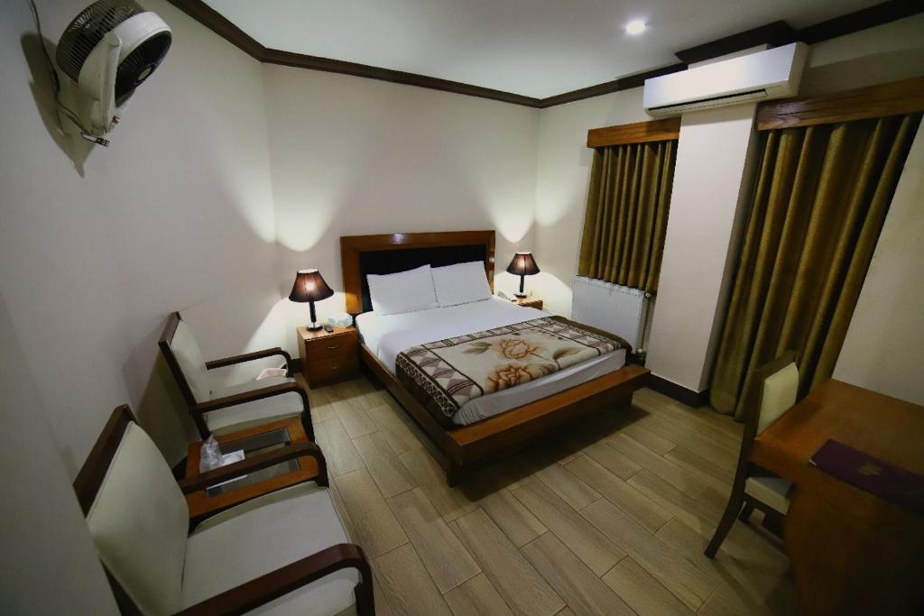 MidTown Hotel - image 3