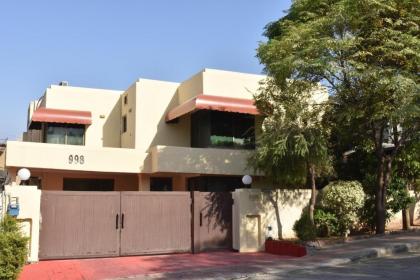 Safari Club 2 Bahria Town - image 1