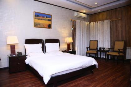 Safari Club 2 Bahria Town - image 2