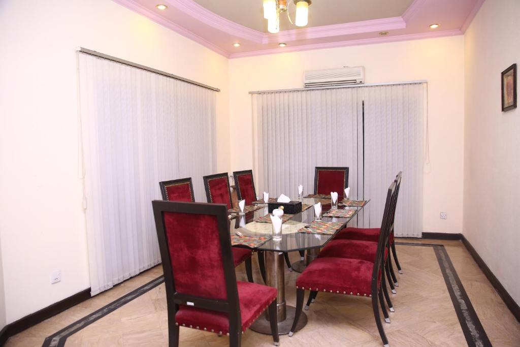 Safari Club 2 Bahria Town - image 5