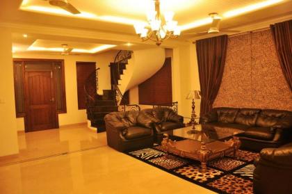 Reina Boutique Hotel - image 12