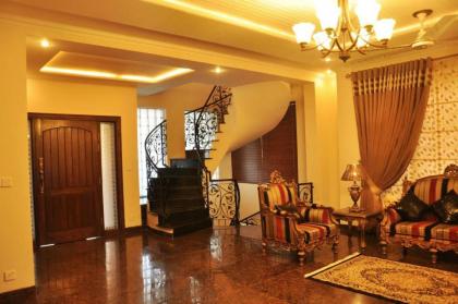Reina Boutique Hotel - image 13