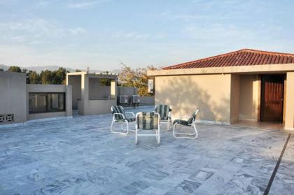 Reina Boutique Hotel - image 5