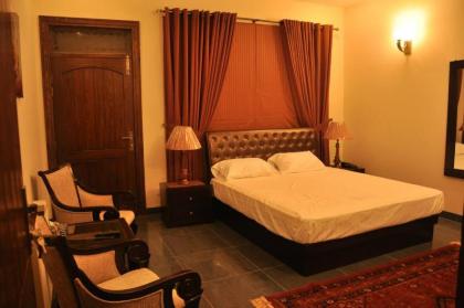 Reina Boutique Hotel - image 7