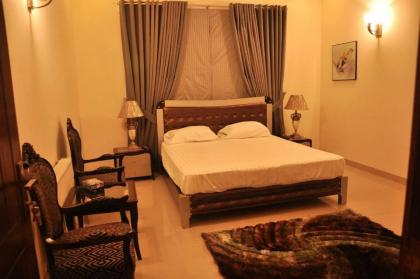 Reina Boutique Hotel - image 8