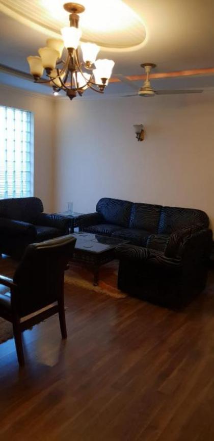 Reina Boutique Hotel - image 9