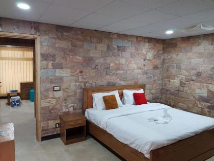 Hotel Vista Inn DHA - image 1