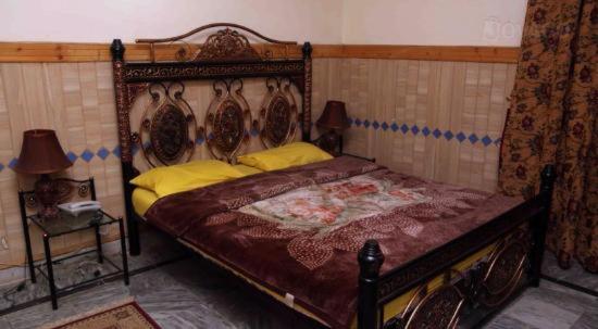 UK Lodge - image 4