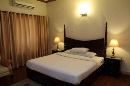 Paramount GuestHouse - image 2
