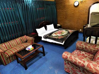 Paramount GuestHouse - image 4