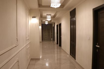 Luxurious Landing Apartments & Suites Bahria Town - image 3