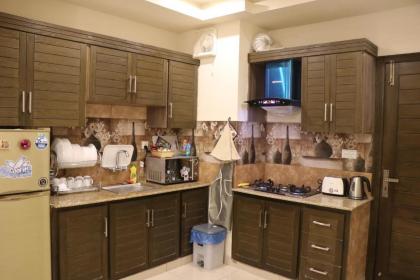 Luxurious Landing Apartments & Suites Bahria Town - image 4