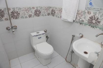 Swiss Cottage Hotel - image 12
