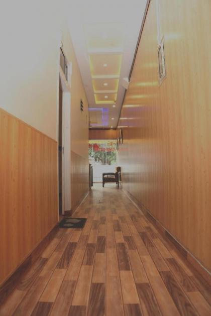 Swiss Cottage Hotel - image 2