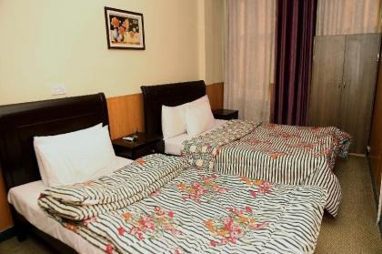 Swiss Cottage Hotel - image 8