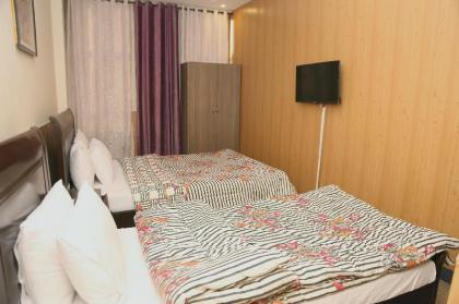 Swiss Cottage Hotel - image 9