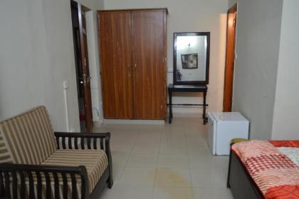 Royal Manor - image 12