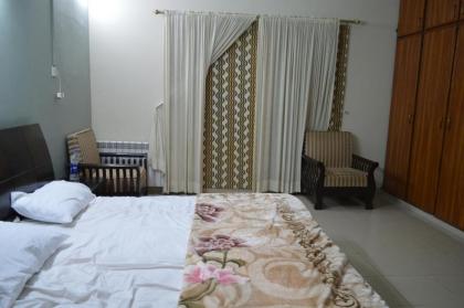 Royal Manor - image 7