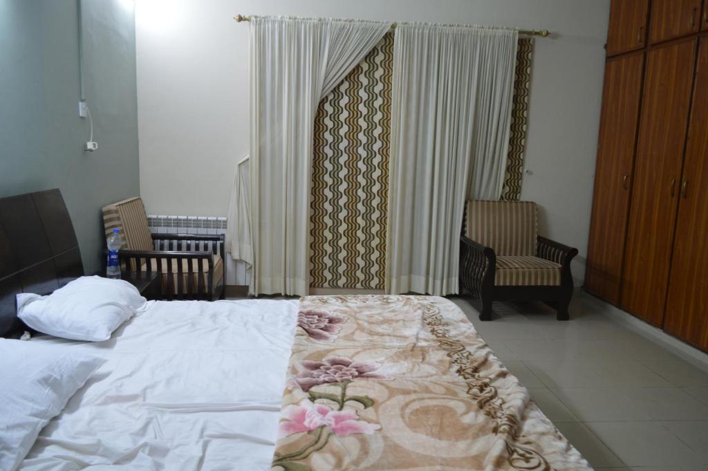 Royal Manor - image 7