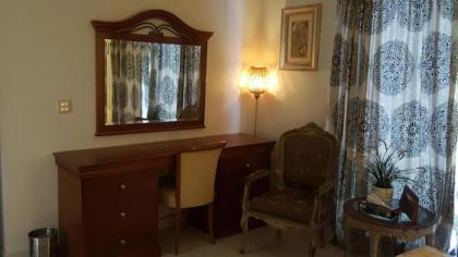 Valley View Villa - image 10