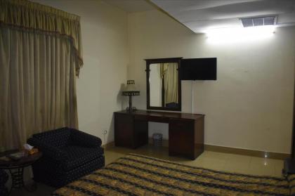 Hotel De Mall - image 10