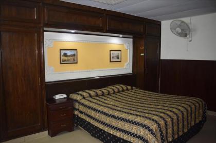 Hotel De Mall - image 4