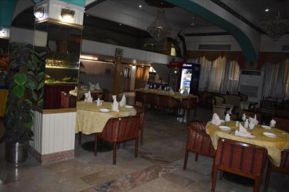 Hotel De Mall - image 6