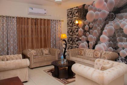 Livin Hub Guest House - image 2