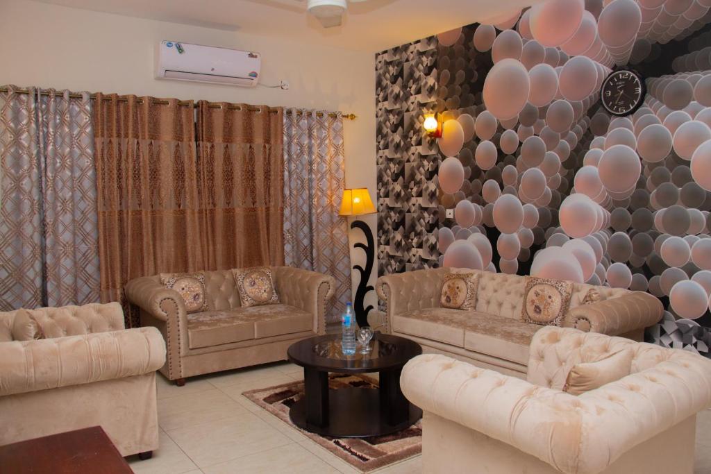 Livin Hub Guest House - image 2