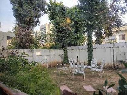 Pvt Room w/ Lawn  King Bed - image 17