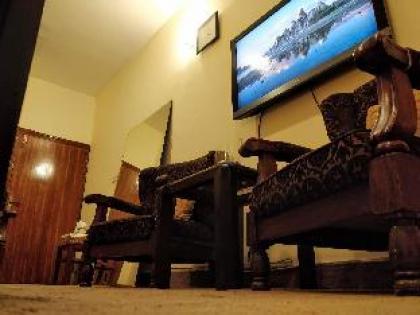 Pvt Room w/ Lawn  King Bed - image 5