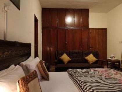 Pvt Room w/ Lawn  King Bed - image 6