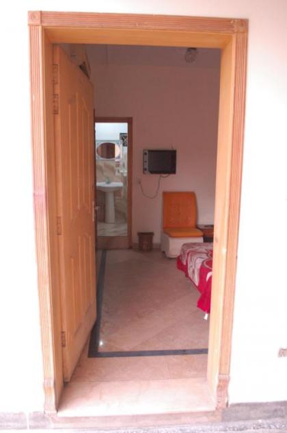 KHYBER INN - image 17