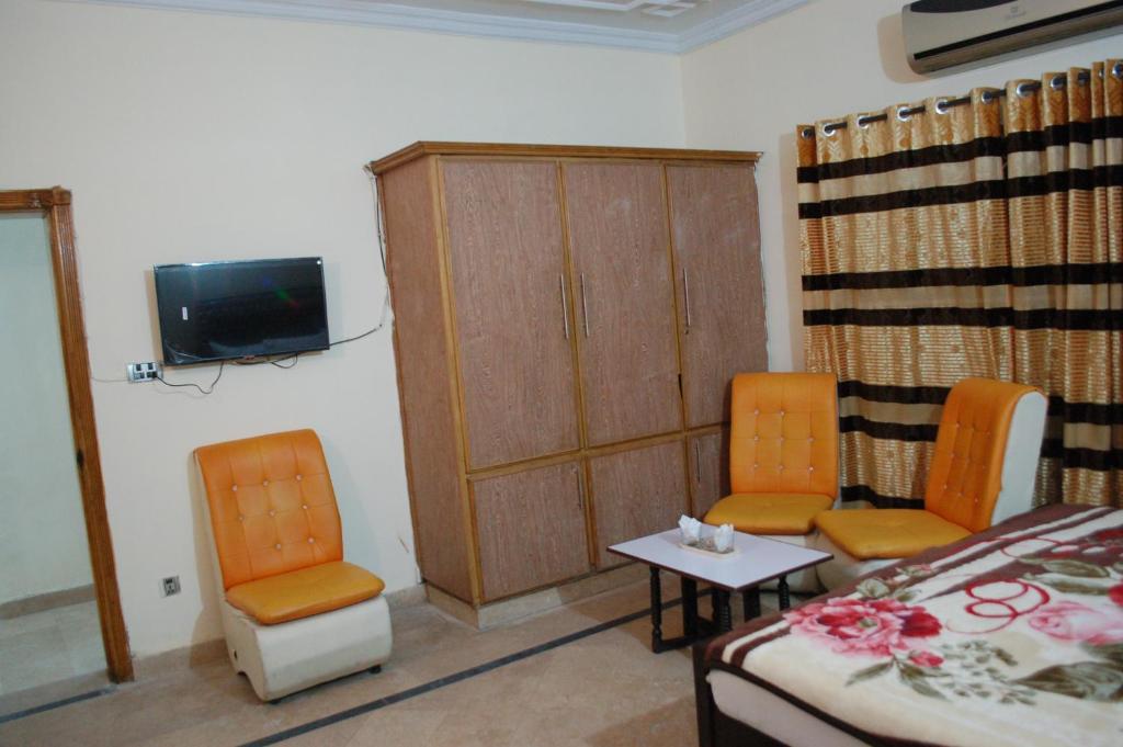 KHYBER INN - image 4