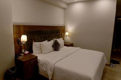 Empire Hotel - image 1