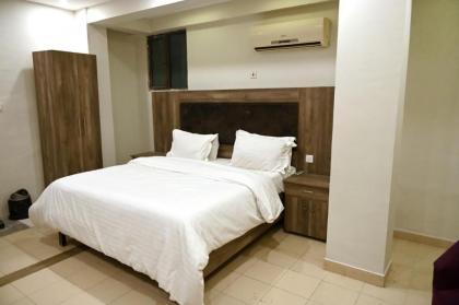 Empire Hotel - image 10