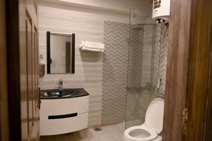 Empire Hotel - image 13