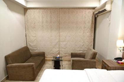 Empire Hotel - image 15