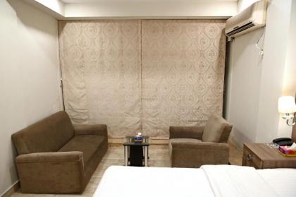 Empire Hotel - image 6