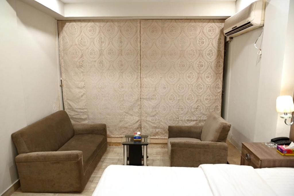 Empire Hotel - image 6