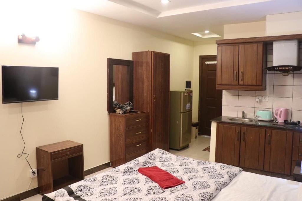 Cozy Studio Apartment In Bahria town - image 7