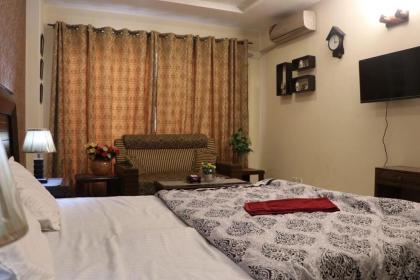 Cozy Studio Apartment In Bahria town - image 8